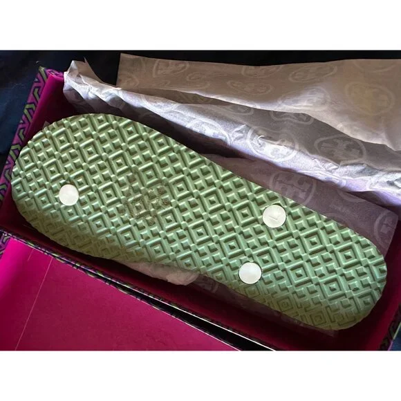 New Tory Burch Flip Flop Softer PVC/EVA Promised Land Gold Shiny Logo Sz 7 - Picture 3 of 5
